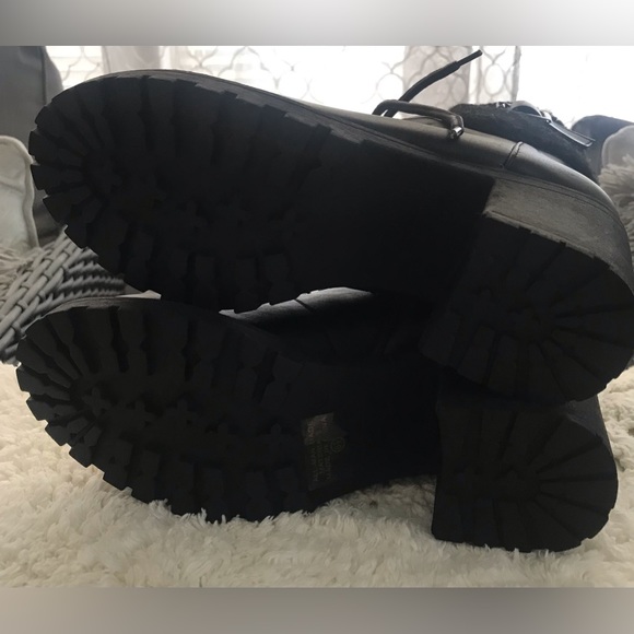 New Top Guy Pluto Faux Shearling Cuff Lug Sole Bootie - Picture 3 of 13